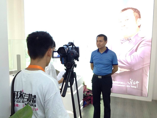 富軒門窗建博會現(xiàn)場新品首發(fā)，吸引萬人圍觀