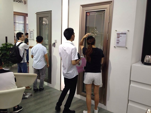 富軒門窗建博會現(xiàn)場新品首發(fā)，吸引萬人圍觀