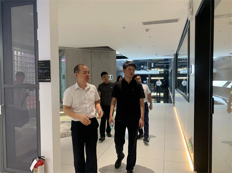 居然之家集團門窗事業(yè)部蒞臨富軒全屋門窗總部，雙方展開深度交流！